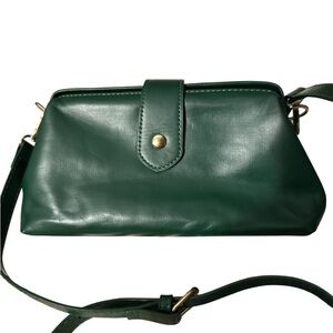 NWOT Elegant Green Leather Women's Bag removable adj strap gold accents cute